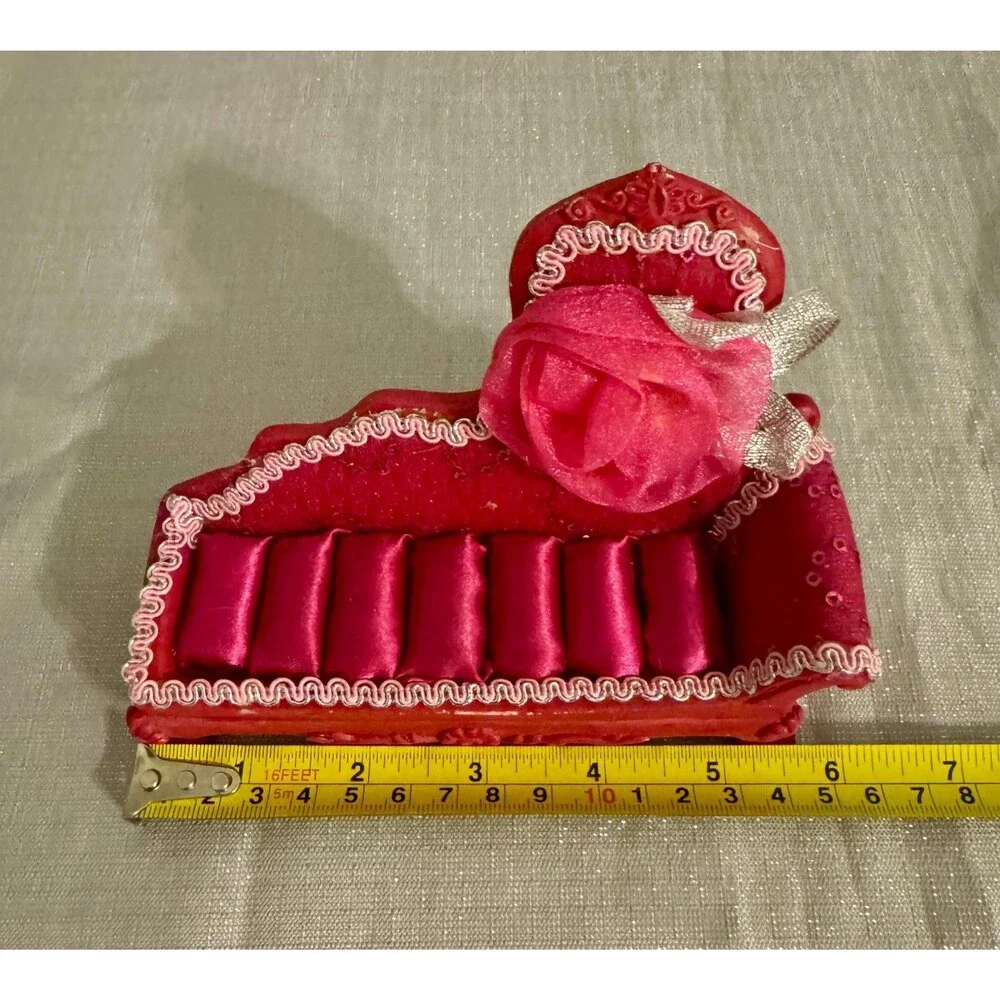 Rings Display Stand Sofa Lounger Shape Lovely Magenta Ring Holder